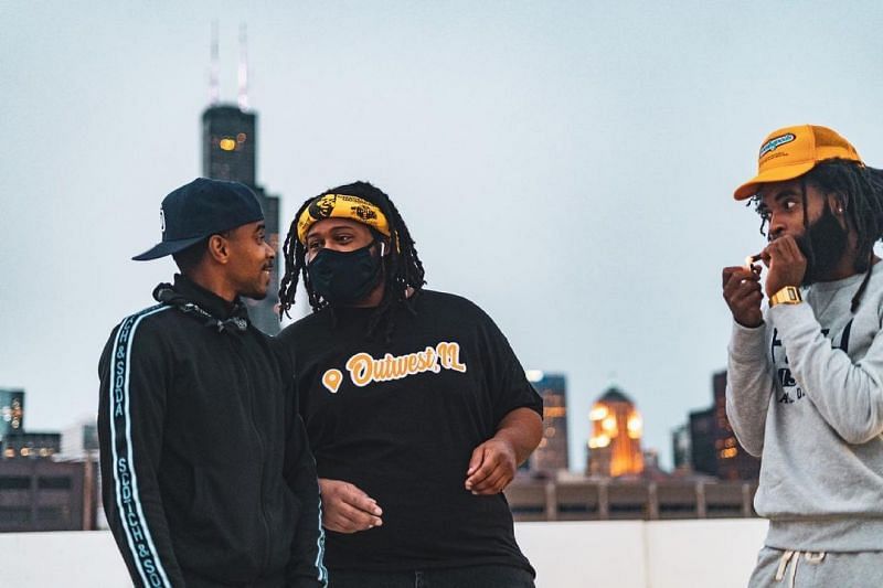 SqueakPivot with the members of Pivot Gang. (Image via Instagram/squeakpivot)