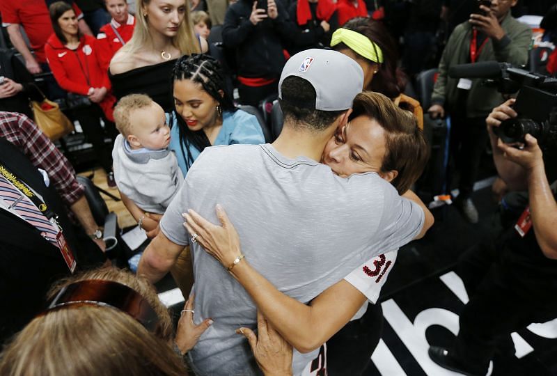 Stephen Curry embraces her mother Sonya Curry after championship win
