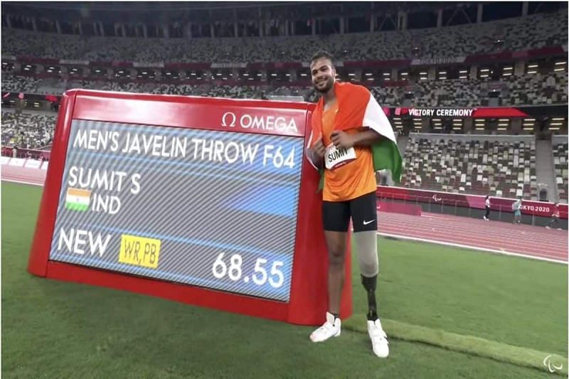 Sumit Antil with the new world record after winning the F64 javelin throw gold at the Paralympics 2021 (Image courtesy: Twitter)