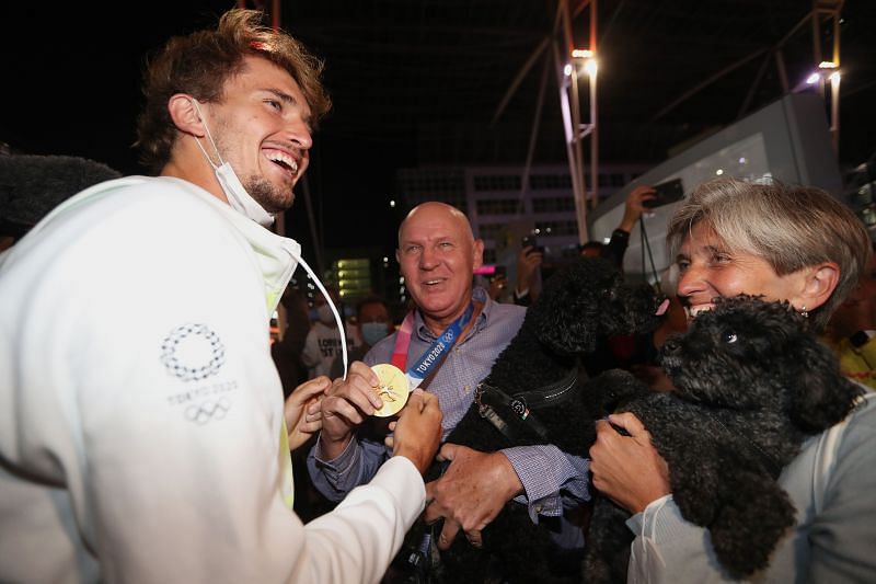Tokyo 2020 Gold Medalist Alexander Zverev welcomed by fans on his return to Germany