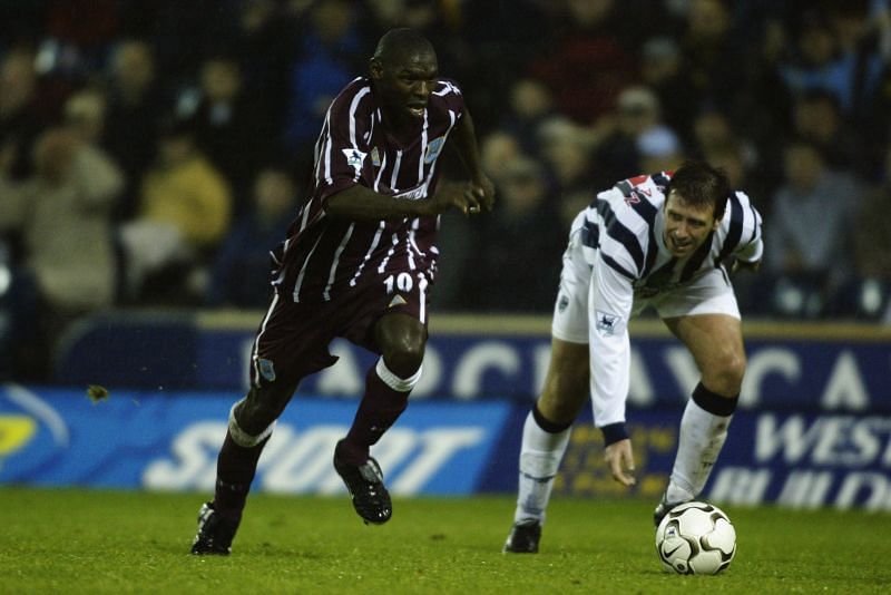 Shaun Goater of Manchester City and Sean Gregan of West Bromwich Albion.