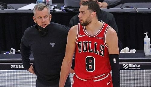 Chicago Bulls head coach Billy Donovan instructs Zach LaVine