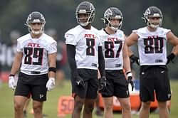Which is the first NFL team to get every player vaccinated?