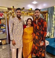 Hardik Pandya with his mother nalini pandya and his brother Krunal Pandya