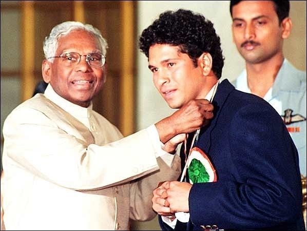 सचिन तेंदु्ल्कर ये सम्मान जीतने वाले पहले क्रिकेट खिलाड़ी हैं