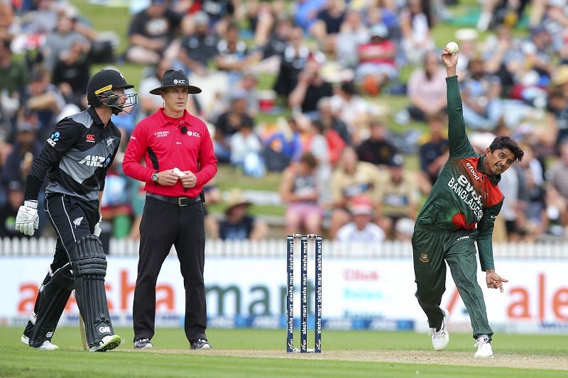 Mahedi Hasan bowls during a T20I match between New Zealand and Bangladesh.