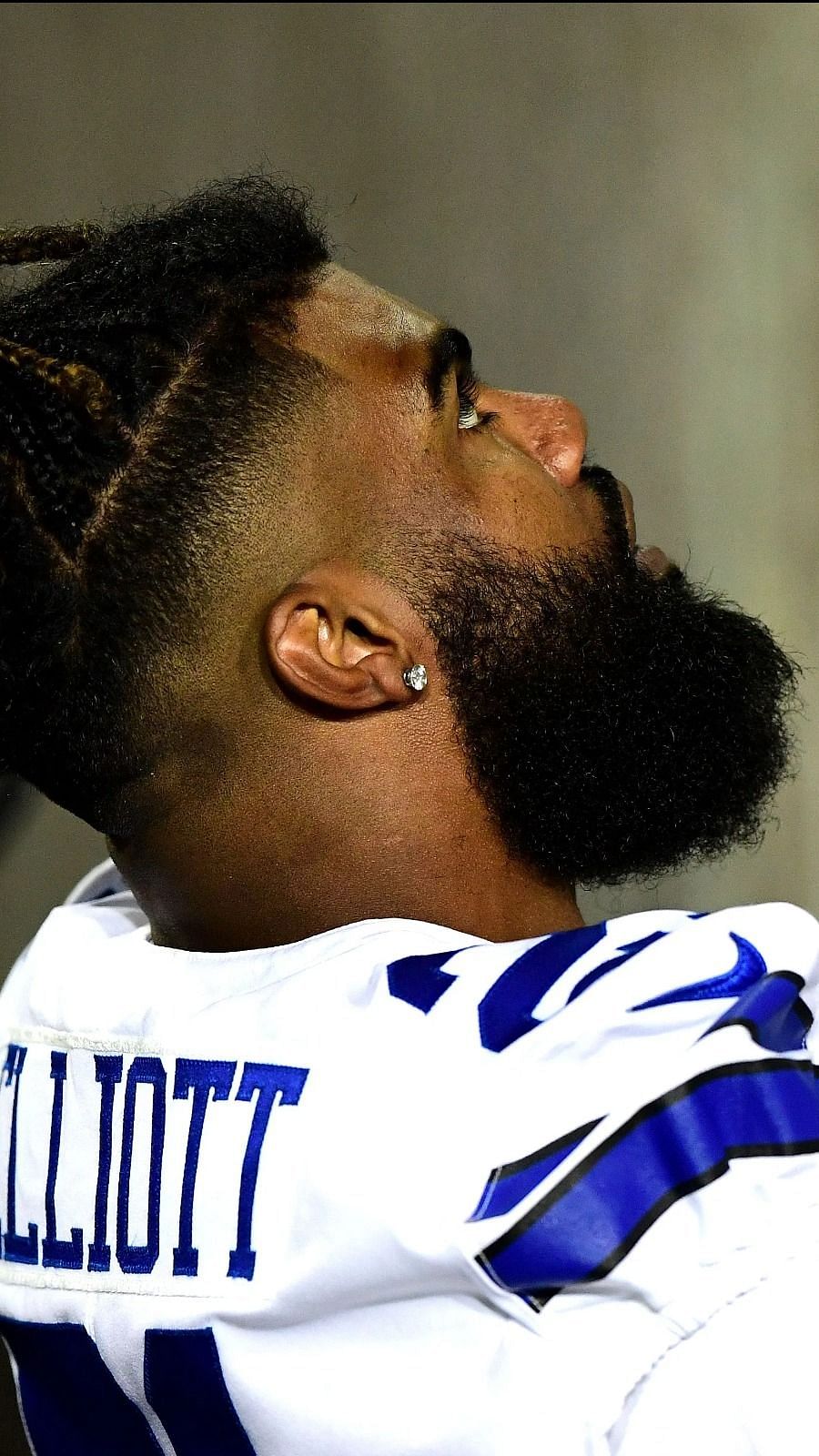 Report: Cowboys RB Ezekiel Elliott sued for alleged dog attack at