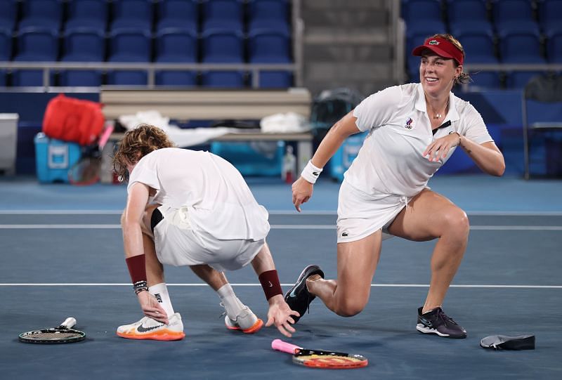 Andrey Rublev and Anastasia Pavlyuchenkova celebrate after winning gold