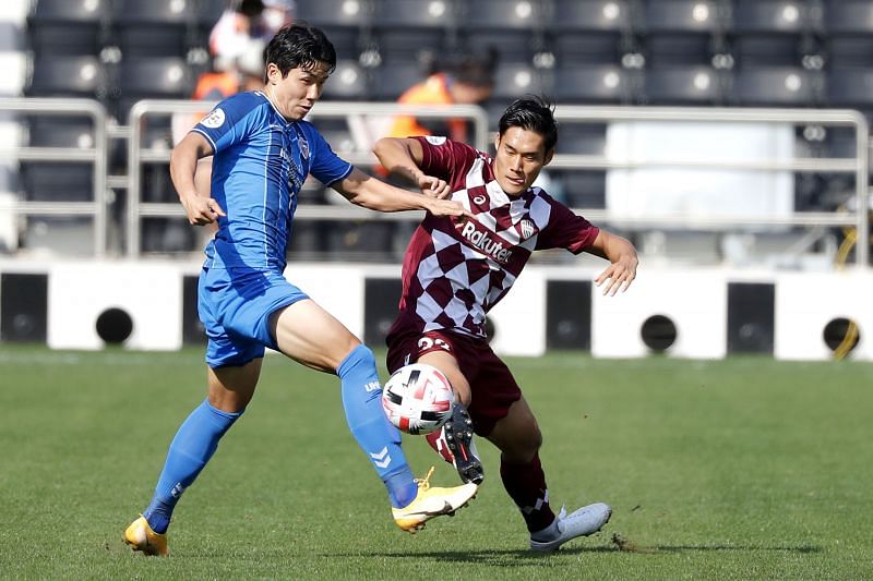 Tetsushi Yamakawa of Vissel Kobe in action