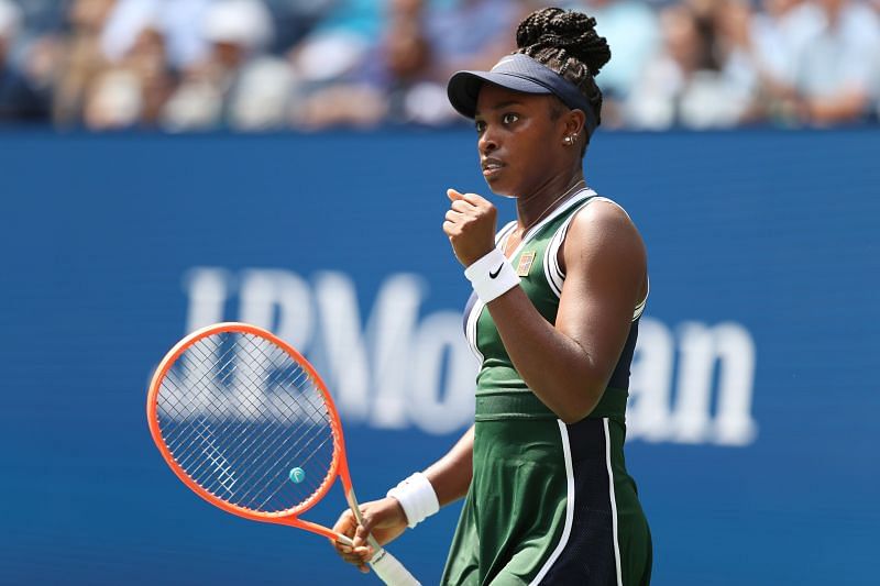 Former champion Sloane Stephens waits for Coco Gauff in the second round of the 2021 US Open