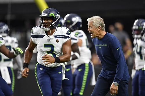 Head coach Pete Carroll talking to quarterback Russell Wilson