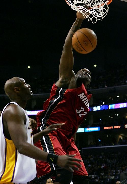 Shaquille O'Neal (#32) of thMiami Heat v Los Angeles Lakers