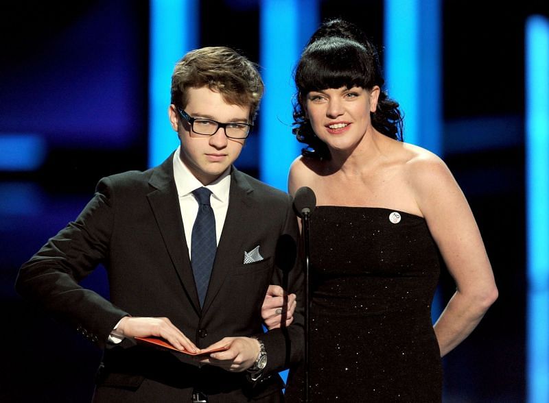 Angus T. Jones with Pauley Perrette (Image via Getty Images)