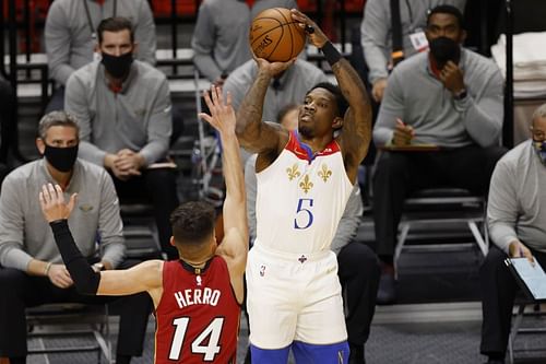 Eric Bledsoe #5 shoots over Tyler Herro #14.