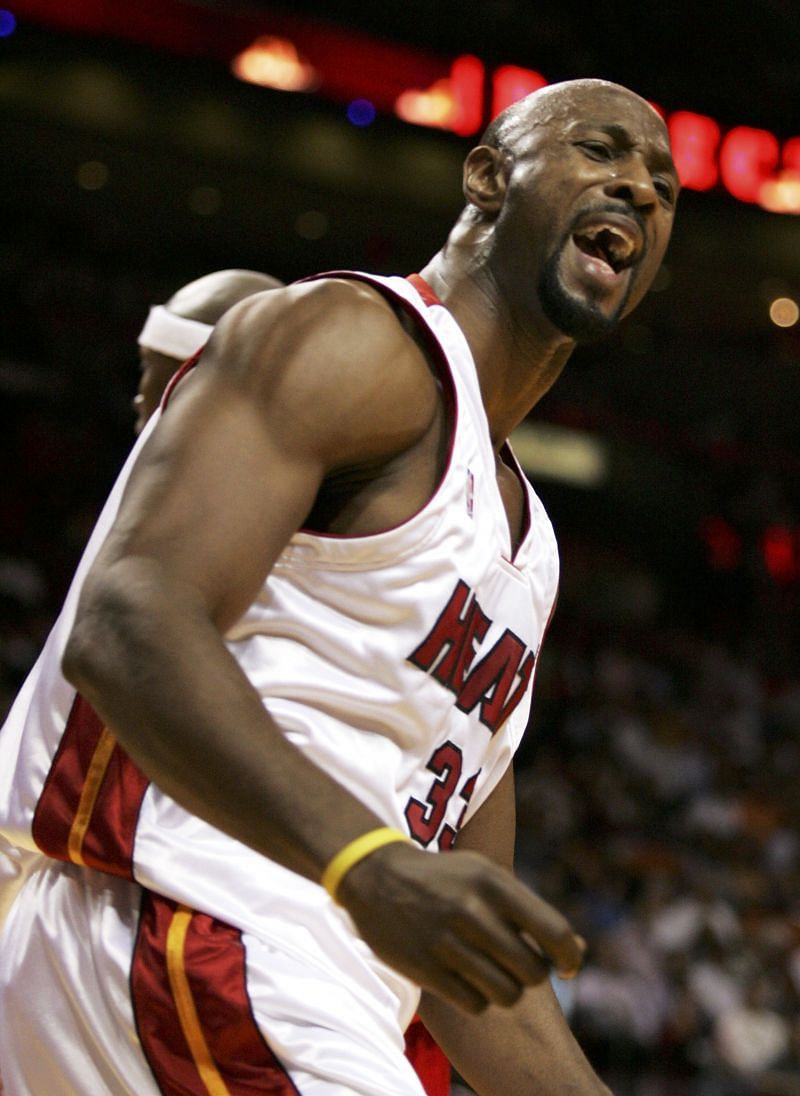 Alonzo Mourning #33 of the Miami Heat