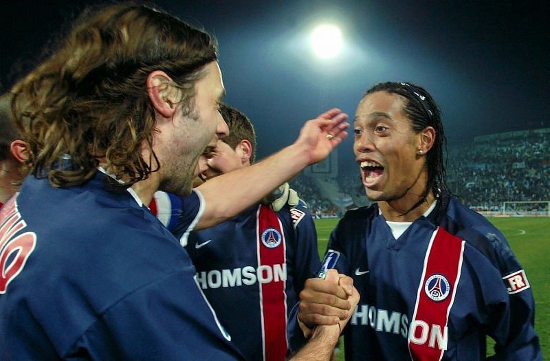 Mauricio Pochettino (left) and Ronaldinho at PSG