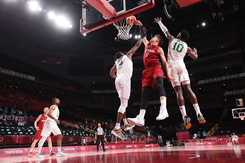 Moritz Wagner #13 dunks against Ekpe Udoh #8 and Chimezie Metu #10