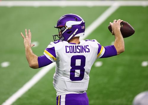 Kirk Cousins of the Minnesota Vikings warming up v Detroit Lions