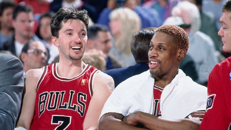 Toni Kukoc (#7) sits on the bench with Dennis Rodman (#91) [Photo by NBAE via Getty Images]