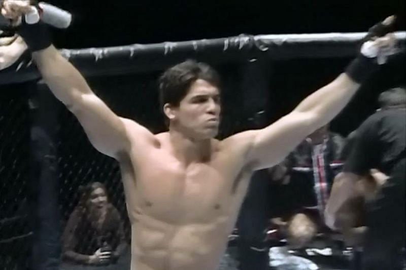 Frank Shamrock wins the inaugural UFC middleweight championship
