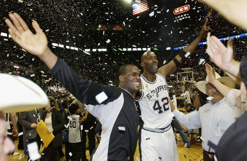 Malik Rose #31 and Kevin Willis #42 of the San Antonio Spurs celebrate defeating the New Jersey Nets