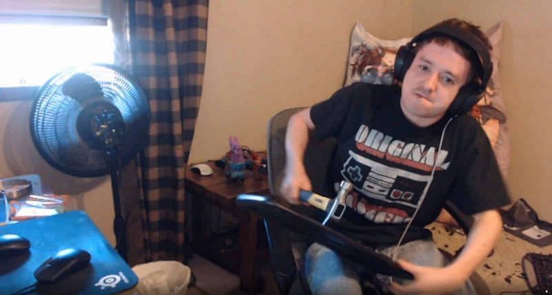 Twitch streamer Dellor is famous for his keyboard smashes (Image via Sportskeeda)