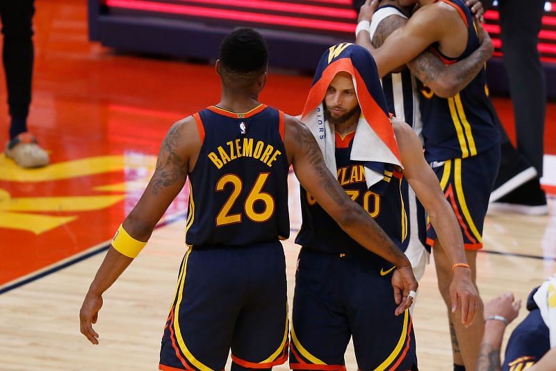 Stephen Curry and Kent Bazemore of the Golden State Warriors in the NBA play-in tournament