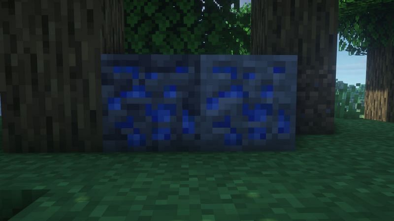 Lapiz lazuli ore and its deepslate variant (Image via Minecraft)