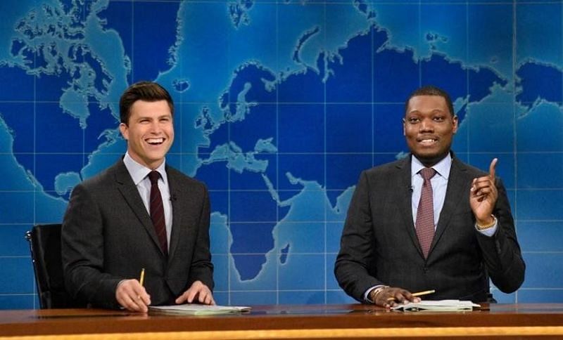 Colin Jost with Michael Che on SNL (Image via BostonGlobe/Twitter)