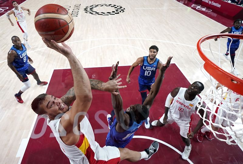 A snap from the Olympics 2021 men&#039;s basketball quarterfinal between Spain and the United States