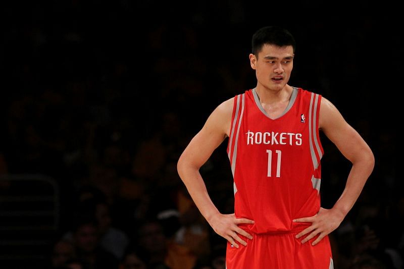 Yao Ming against the Los Angeles Lakers