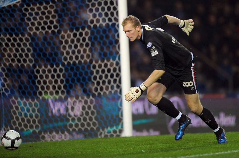 Kristof van Hout is the world&#039;s tallest goalkeeper