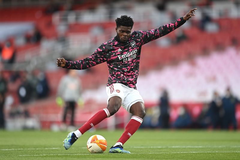 Thomas Partey warms up ahead of a match