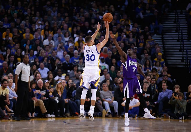 Stephen Curry of the Golden State Warriors against the Sacramento Kings
