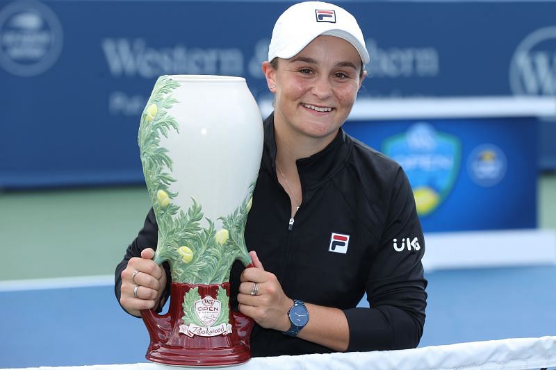 Ashleigh Barty with the Western &amp; Southern Open trophy