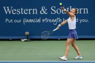 Simona Halep serves at the 2021 Western & Southern Open