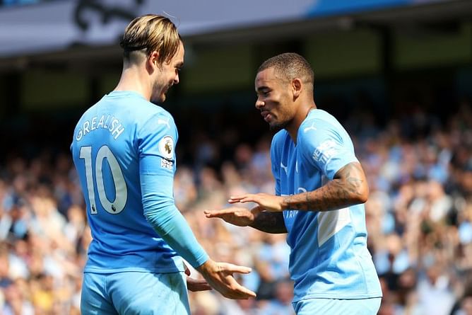 Twitter explodes as Manchester City hammer 10-man Arsenal in the Premier League