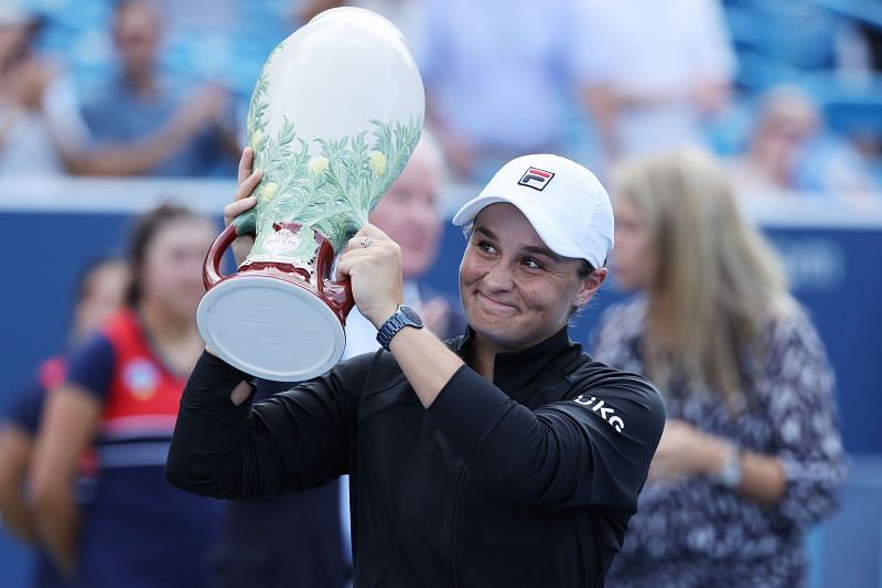 Ashleigh Barty with the 2021 Western &amp; Southern Open trophy