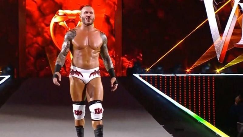 WWE सुपरस्टार रैंडी ऑर्टन का वजन 110 किलोग्राम है