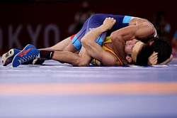 Bajrang Punia congratulates Ravi Kumar Dahiya for qualifying for men's 57kg freestyle final