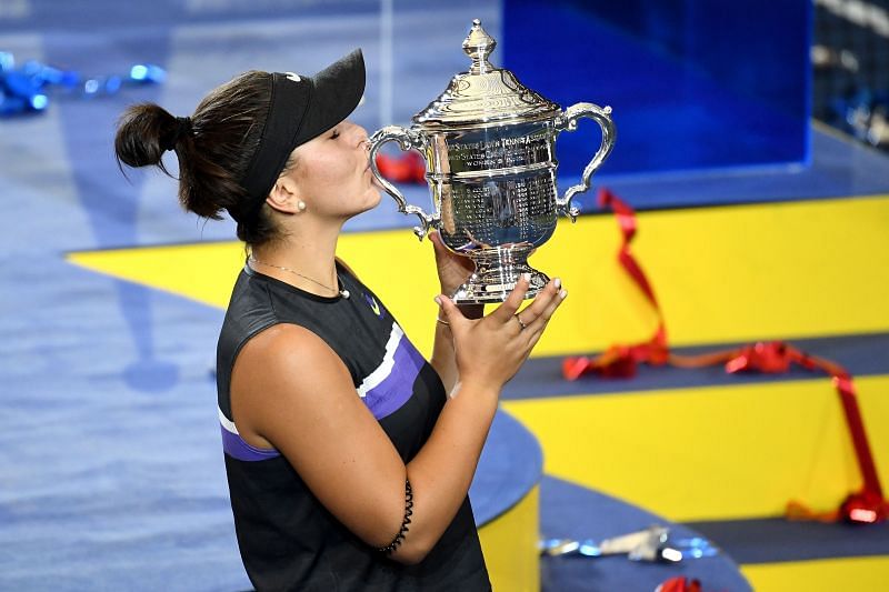 Bianca Andreescu with the 2019 US Open trophy.