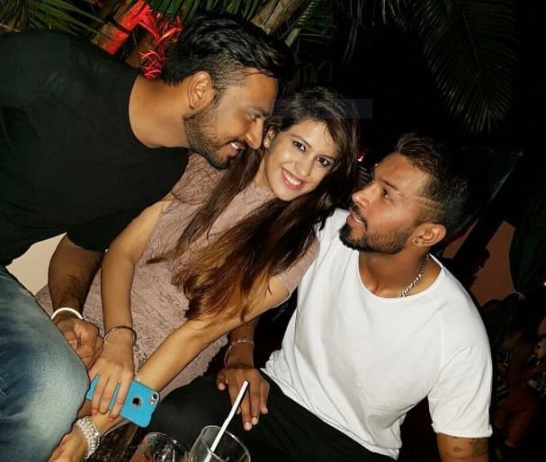 Hardik Pandya with his brother Krunal Pandya and his wife Pankuri Pandya