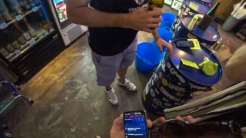 This voice actor made a huge scene about Twitch streamer Robcdee getting him on live stream (Image via Livestreamfails)