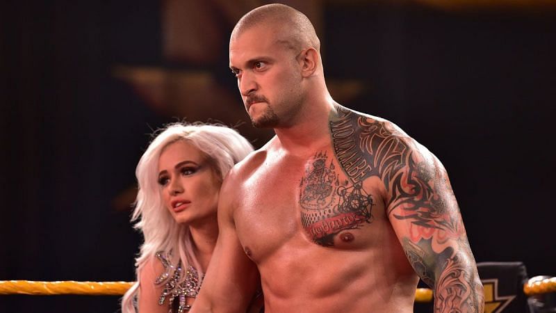 स्कार्लेट के साथ होने पर NXT चैंपियन कैरियन क्रॉस अलग ही सुपरस्टार नजर आते हैं