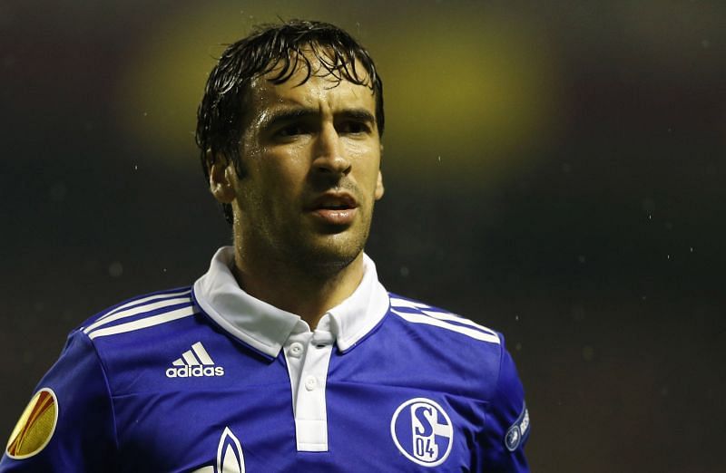 Raul in a Europa League match for Schalke