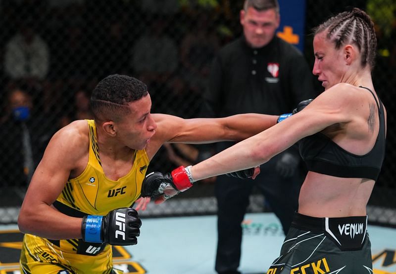 Josiane Nunes fought through a size disadvantage to knock out Bea Malecki.