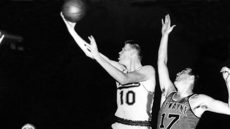 Johnny "Red" Kerr (with ball/#10) with the Syracuse Nationals