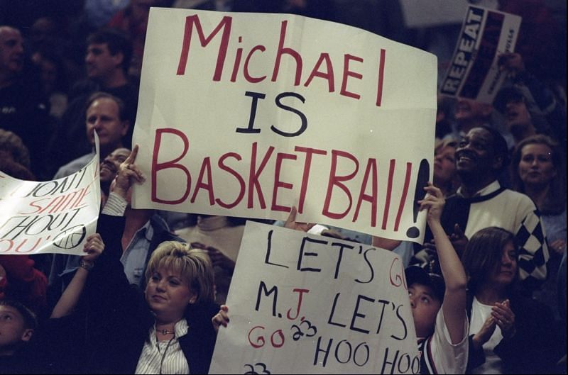 Fans show their appreciation for Michael Jordan