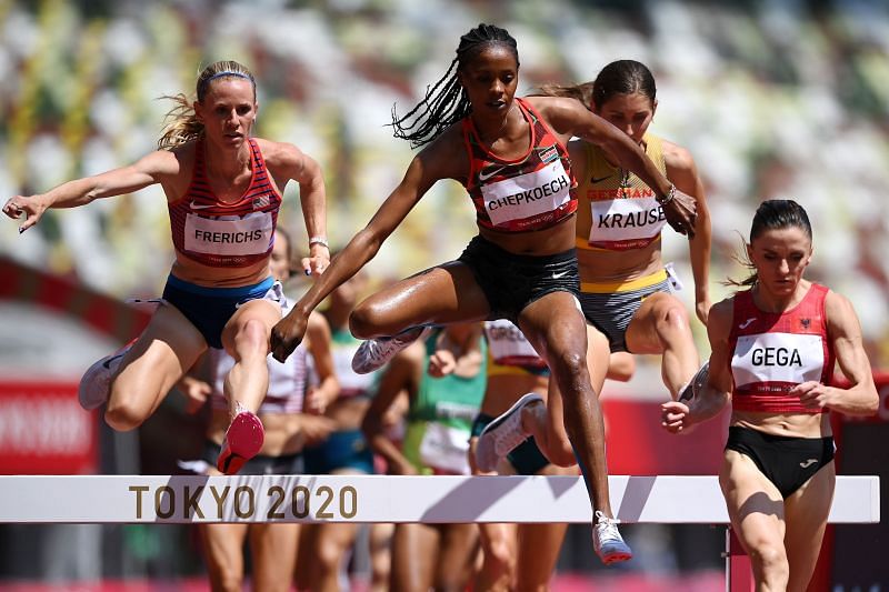 Courtney Frerichs and Beatrice Chepkoech in their heat of the 3000m steeplechase at the Tokyo Olympics