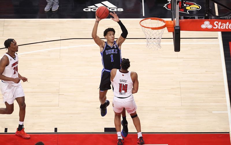 Jalen Johnson #1 shoots the ball against Louisville